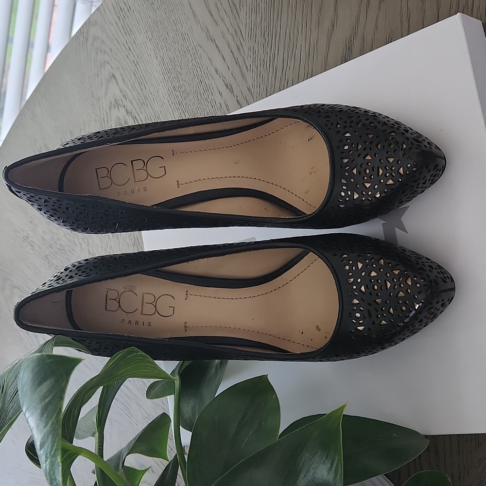 Cute laser cut pumps. Black/ bronze. Never worn, just scratch on heels. Storage.
